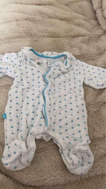 Pyjama blanc et bleu