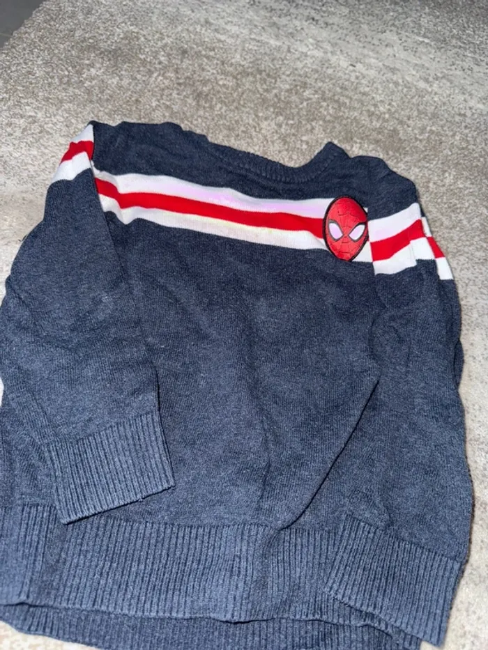 Pull spiderman taille 110 - photo numéro 2