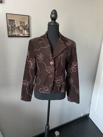 Veste légère marron en velours côtelé avec fleurs