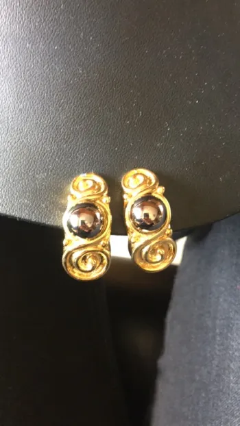 Boucle d’oreille or vintage