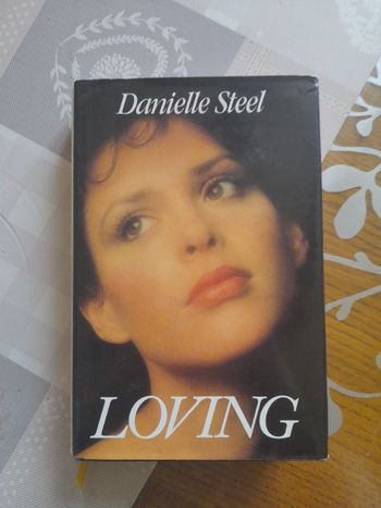 Livre de Danielle Steel "Loving"