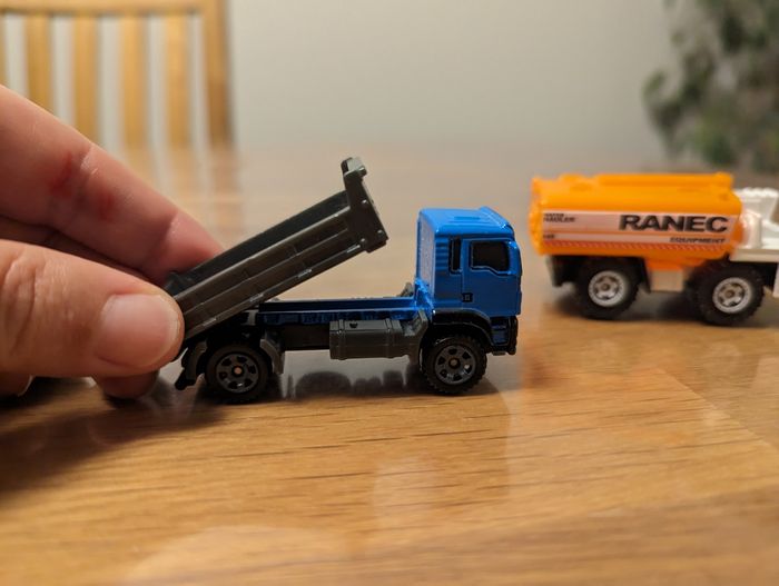 Lot 96 de 2 petites voitures camions de chantier - photo numéro 3