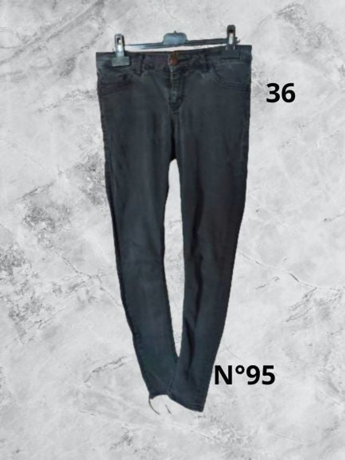 N°95 Jean noir T36.Kiabi.