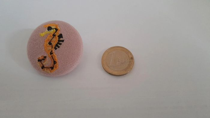 Sublime broche brodée hippocampe originale - photo numéro 2