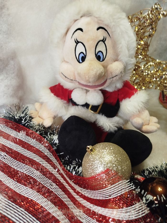 Peluche Simplet de Noël - Disney - photo numéro 2