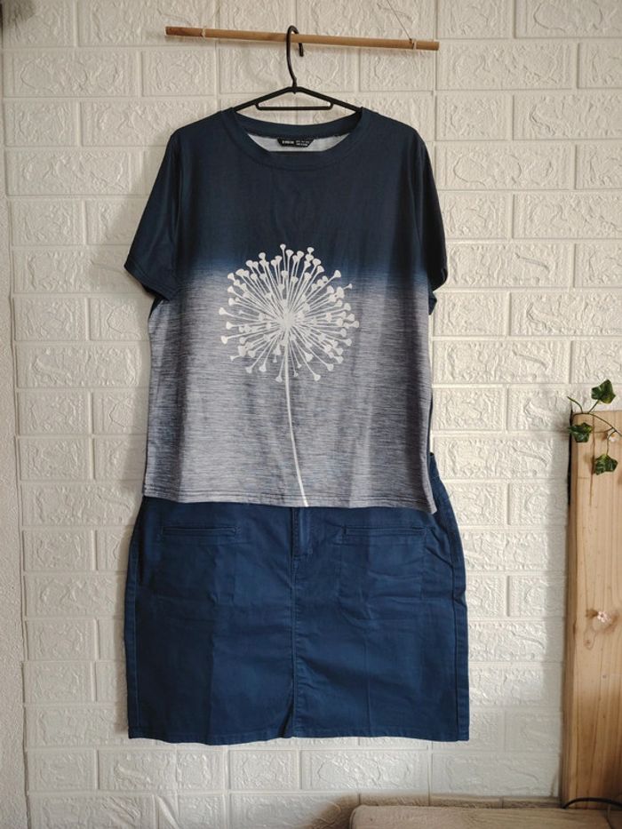 Ensemble jupe et tee-shirt bleu - photo numéro 4