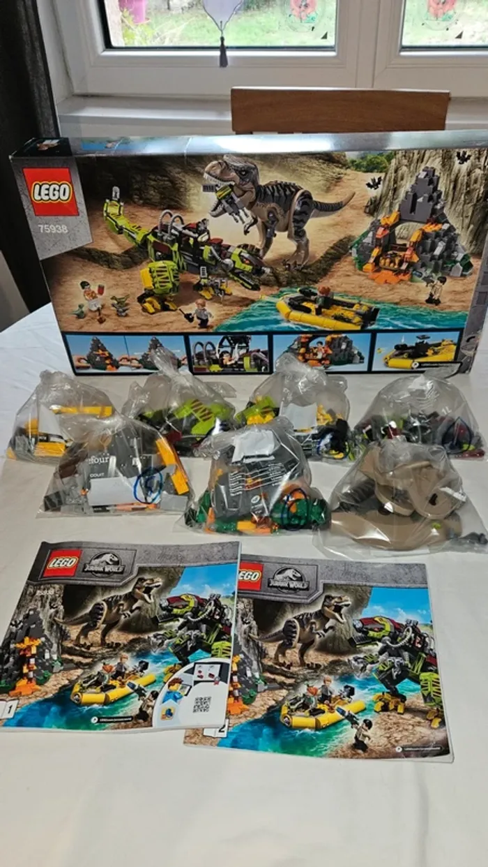 LEGO Jurassic World 75938- Bataille du  T-Rex vs Dino Mech - photo numéro 14