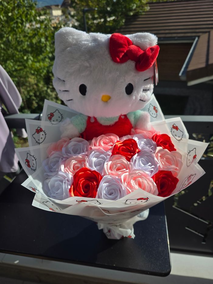 Bouquet de Roses Éternelles Hello Kitty - photo numéro 4