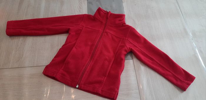 Polaire rouge 2 ans