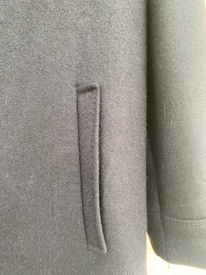 Très beau manteau noir en laine vierge - photo numéro 2