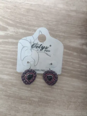 Boucles d'oreilles - neuves . Pas de marque.
