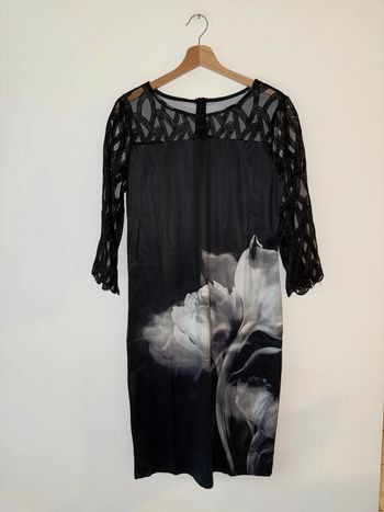 Élégante robe noire imprimée fleurs – Taille L