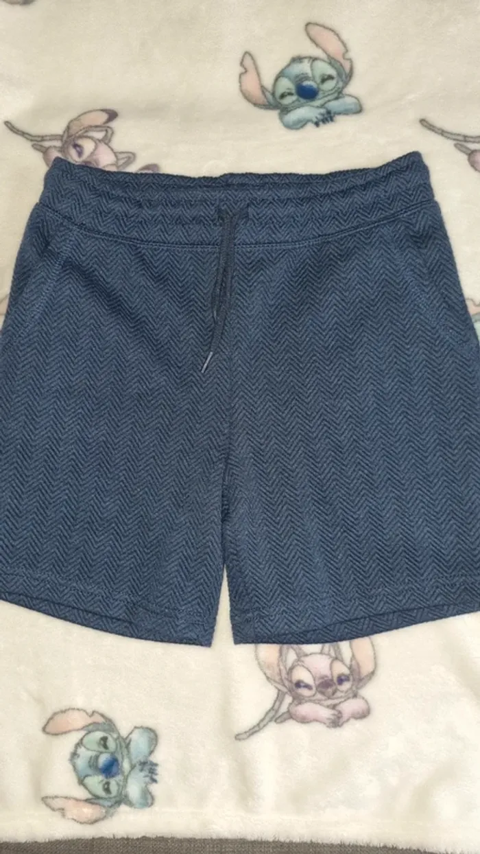 Short 4/5 ans en très bon état