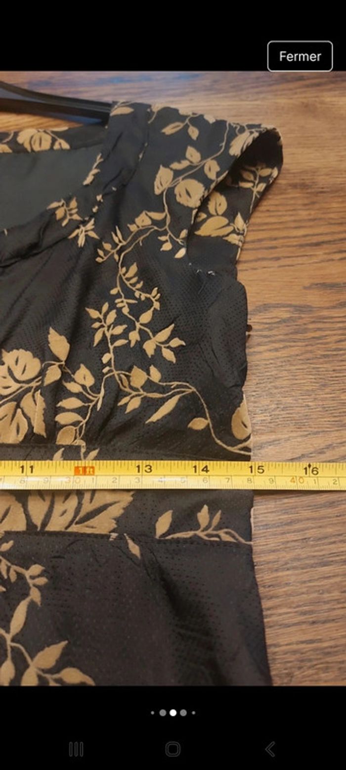 Jolie Robe Ap taille 38 fond noir dessin doré - photo numéro 7