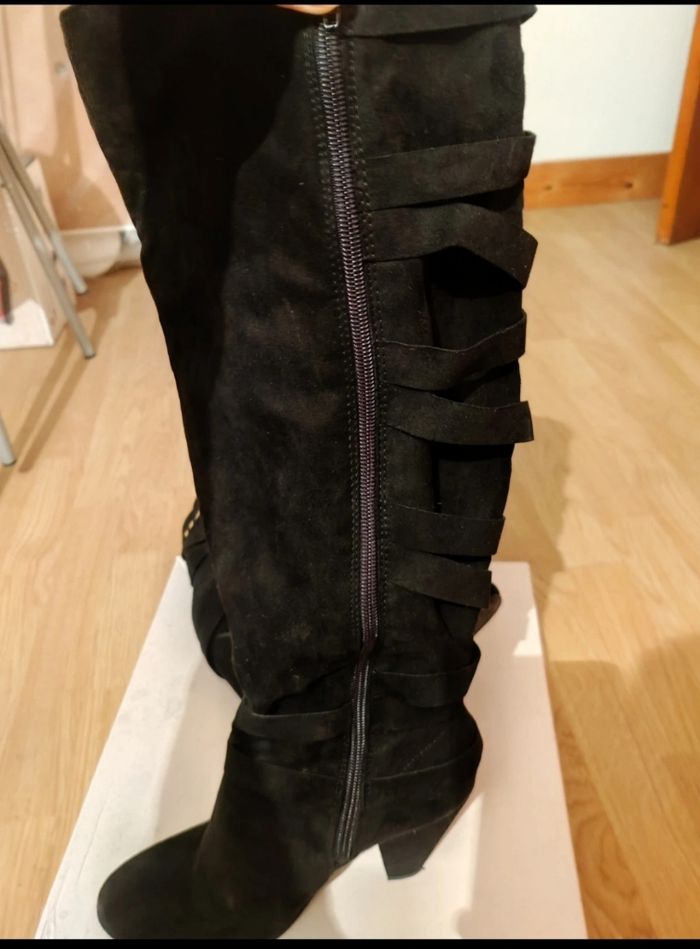 Bottes noires - photo numéro 4