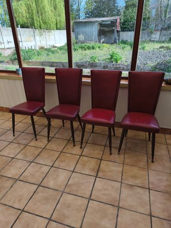 Lot de chaises en cuir rouge