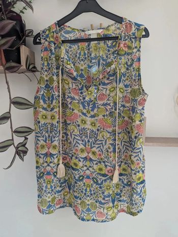 Robe femme sans manches coloré et fleuri taille 40