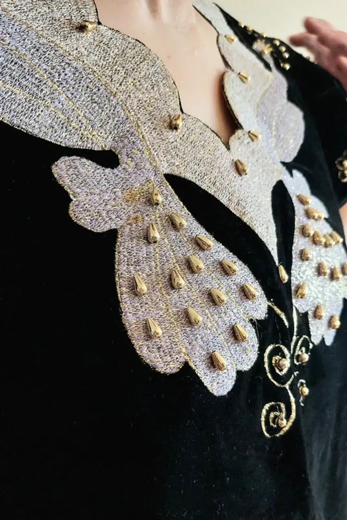 Magnifique Robe Traditionnelle - Gand Afghani brodé en velours Noir - Pièce unique 🌺 - photo numéro 6