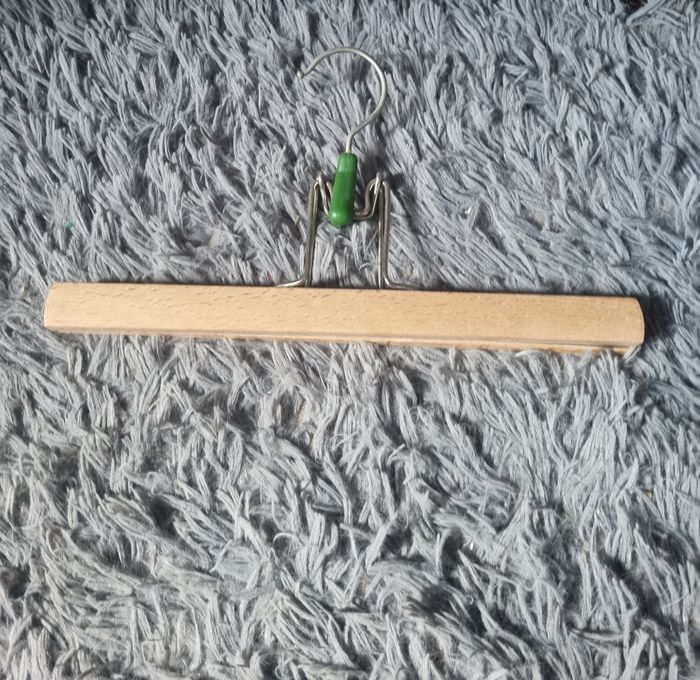 Lot cintres en bois - photo numéro 4