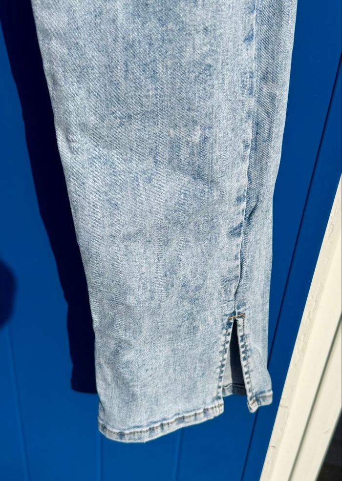 Bershka - Jean à ourlet fendu - Bleu clair - photo numéro 5