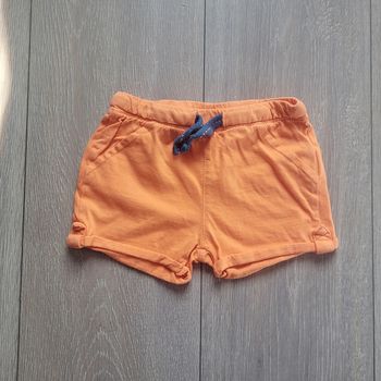 Short couleur saumon. Garçon 2 ans. Marque In Extenso