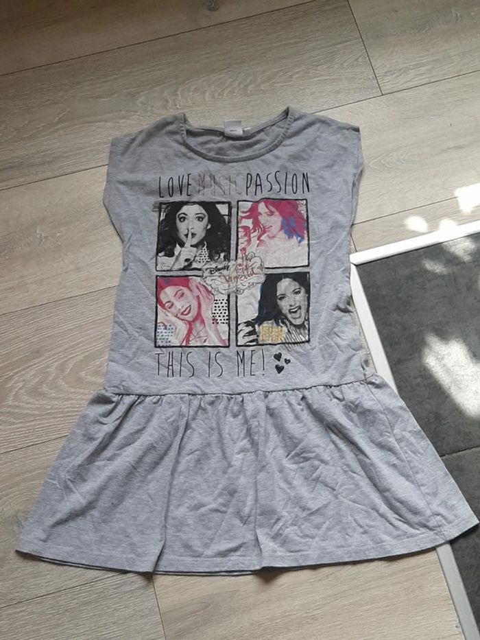 Robe courte, grise, manches courtes, Violetta de Disney, très peu mise, 10 ans