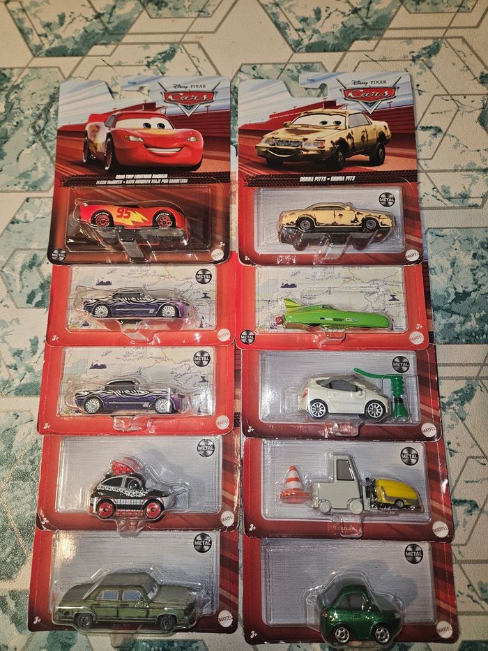 10 voitures cars Mattel neuves prix bas