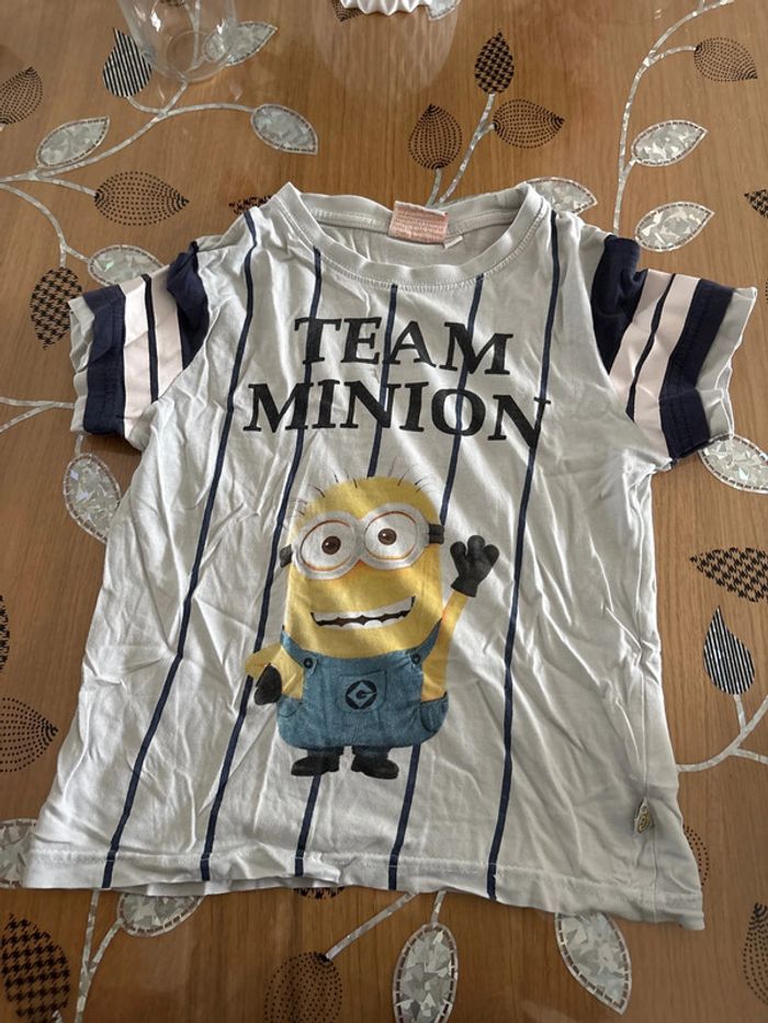 Tshirt minion 4 ans