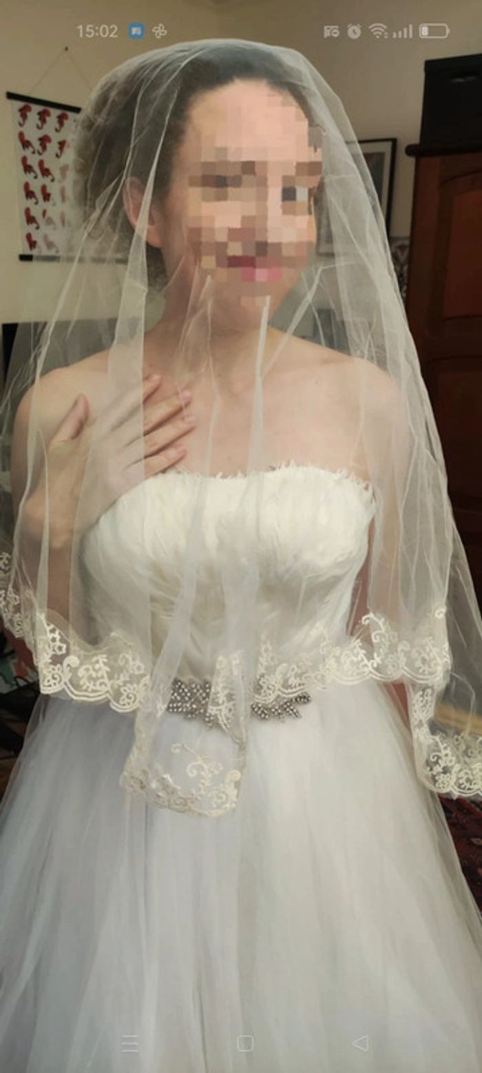 Robe de mariée bustier 36 "princesse" plumes et strass avec traîne et voile - photo numéro 4