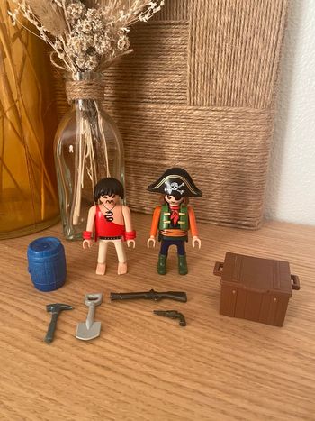 Deux pirates et accessoires Playmobil