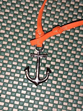 🔸Collier en cuir orange avec encre. Taille unique. Neuf.🔸