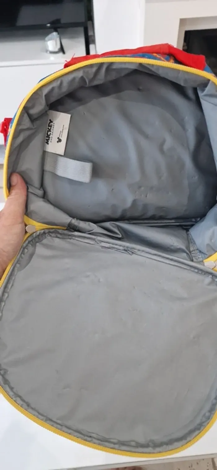 Sac mickey disney 3d isotherme goûter - photo numéro 3