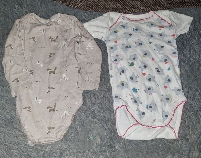 Lot 2 bodies 6mois à motifs