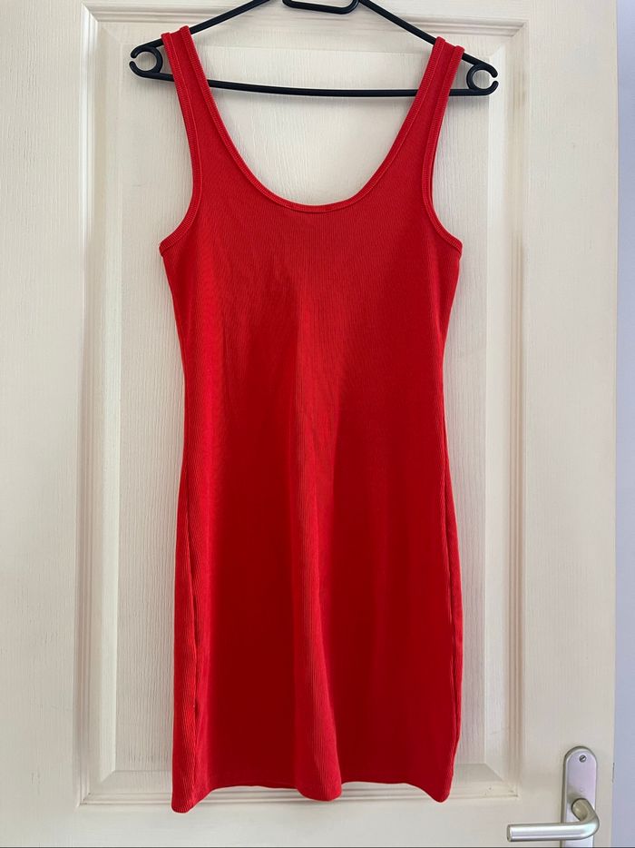Robe moulante rouge - photo numéro 3