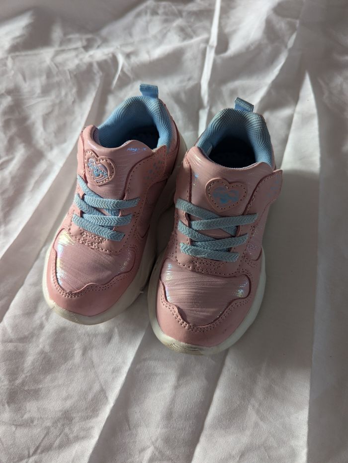 Chaussures fille 24 jamais porté