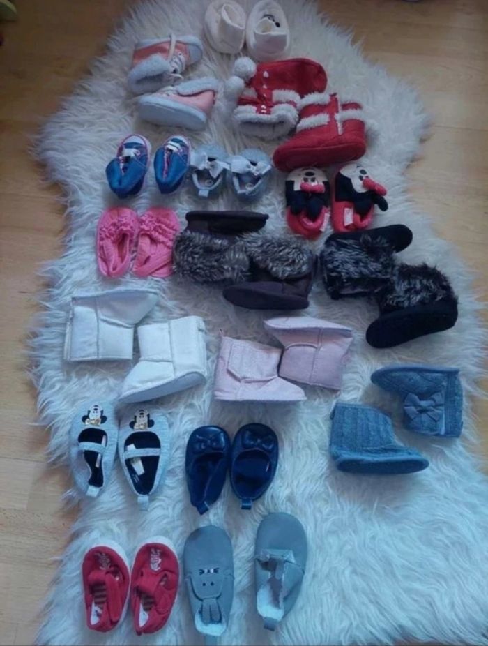 Lot petites chaussures et pantoufles souples bébé fille 0/12 mois BE 👶