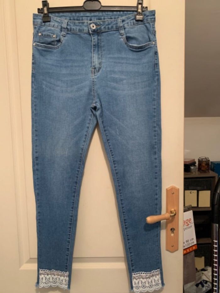 Jeans avec dentelle en bas
