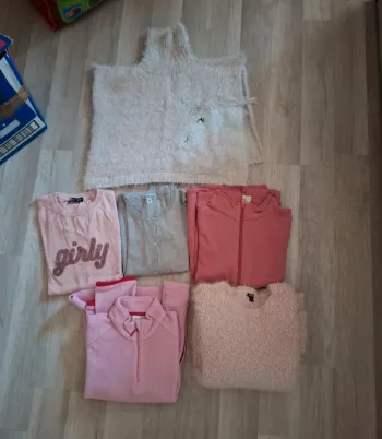 Lot pull, veste, gilet, polaire, poncho