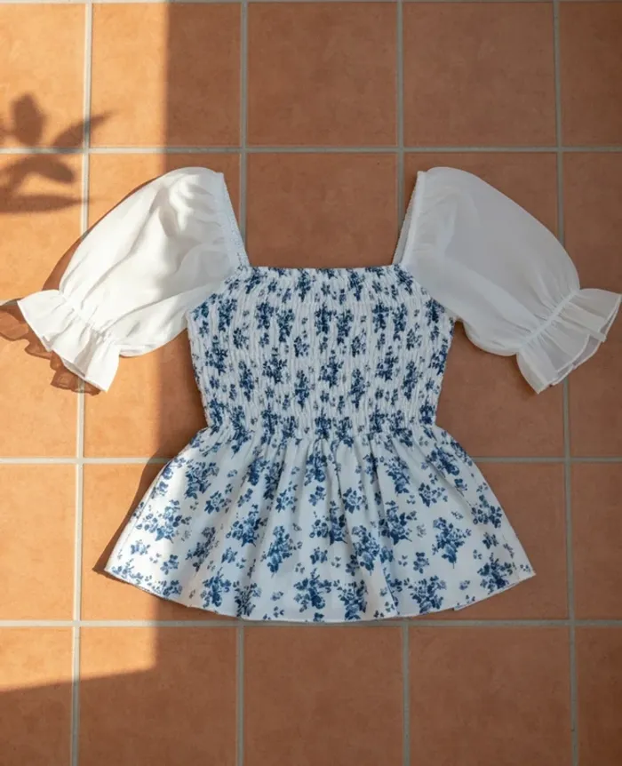Blouse smockée à fleurs bleues, manches courtes bouffantes, taille S, style romantique bohème chic