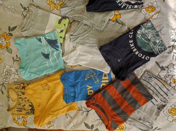 Lot de 13 tee-shirts été garçon 8ans