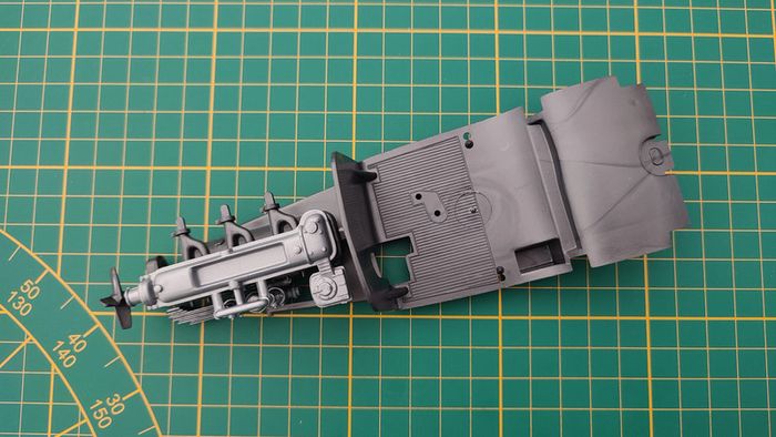 Châssis moteur pièce détachée miniature Mercedes Benz SSK 1928 1/18 burago BBurago #B69