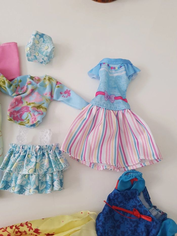 Lot vêtements et chaussures Barbie - photo numéro 5