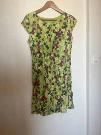 Robe verte à motifs