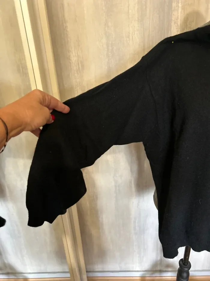 Pull noir - photo numéro 2