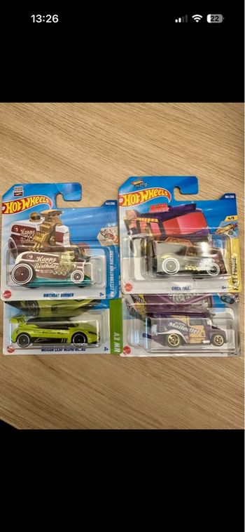 Hot Wheels - lot 4 véhicule th