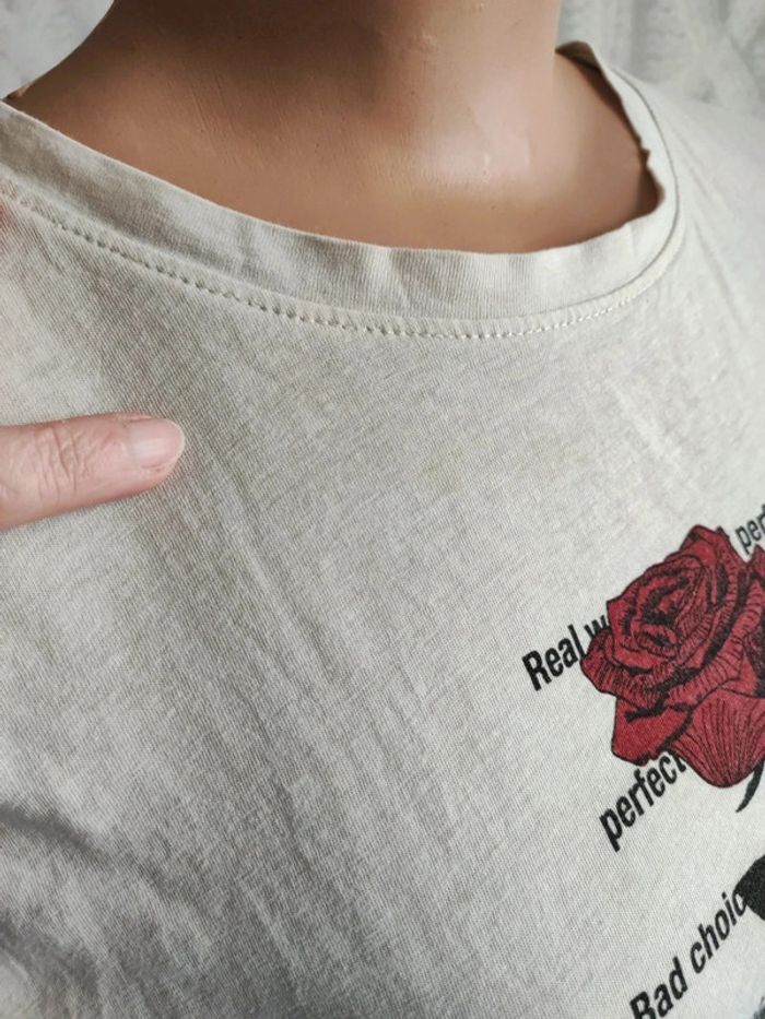 T-shirt taille M Bershka - photo numéro 3