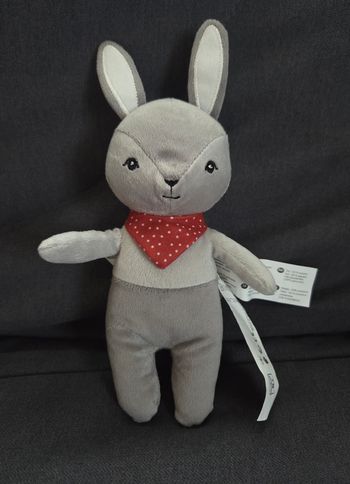 Peluche lapin gris Gulligast - Foulard rouge - Ikea
