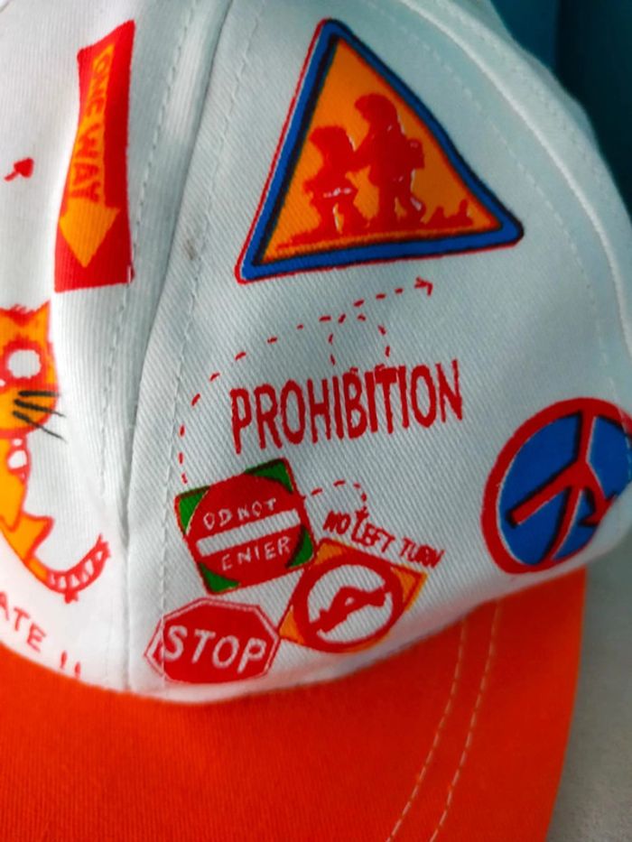 Casquette enfant blanche et orange – Motifs chats & panneaux - photo numéro 6