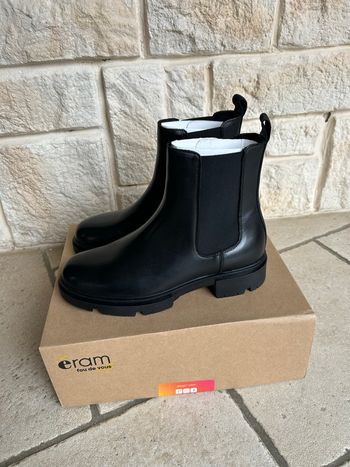 Bottines noires en cuir ERAM