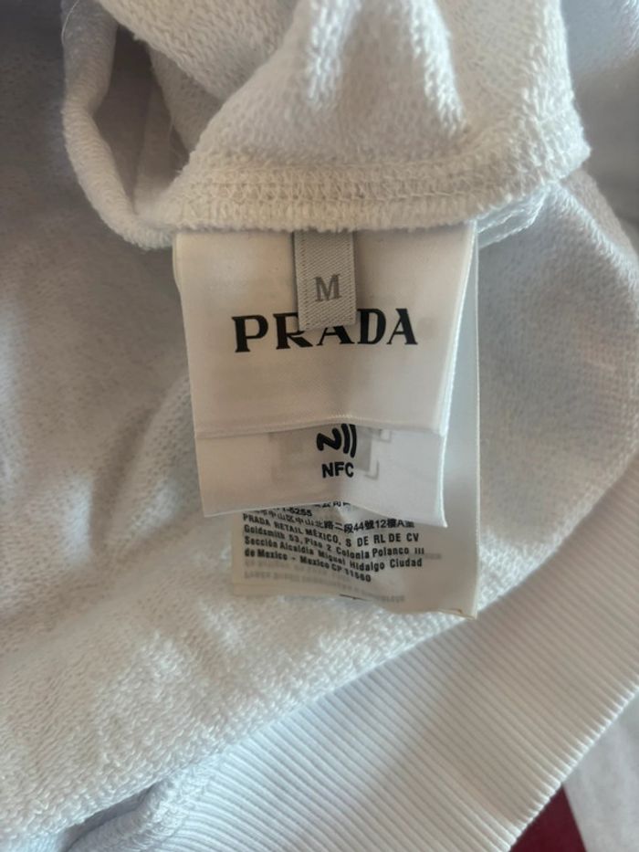 Sweat Prada blanc logo triangle en métal en dessous du col - photo numéro 11